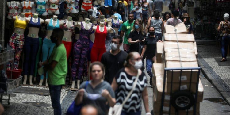 People walk around the Saara street market, amid the outbreak of the coronavirus disease (COVID-19), in Rio de Janeiro, Brazil November 19, 2020. Picture taken November 19, 2020.  REUTERS/Pilar Olivares