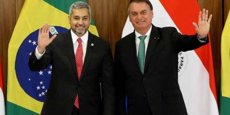Os presidentes do Paraguai, Mario Abdo Benítez e da República do Brasil, Jair Bolsonaro, durante entrevista à imprensa no Palácio do Planalto