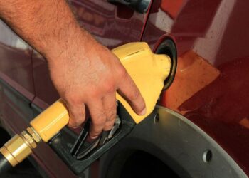 apos aumento de imposto preco medio da gasolina vai ficar entre r 290 e r 349 no brasil
