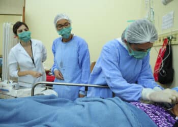 pronto socorro do hospital de santa maria recebe 30 enfermeiros voluntários