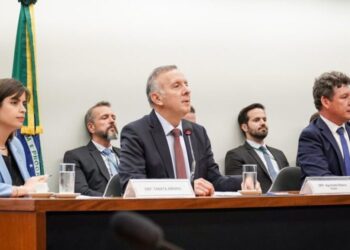 aguinaldo apresenta relatorio da reforma tributaria 02 800x500