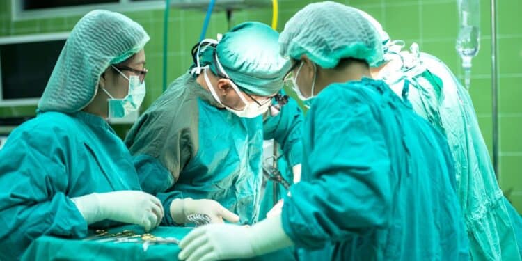cirurgia medicos hospital foto pixabay 1536x1025