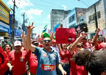 apoiadores de lula promovem mobilizacoes em cidade0022177600202610171832 8 (1)