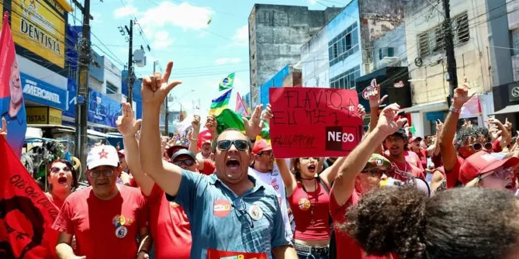 apoiadores de lula promovem mobilizacoes em cidade0022177600202610171832 8 (1)